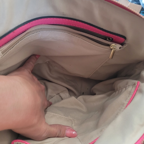 Hot pink purse like new - Picture 5 of 10